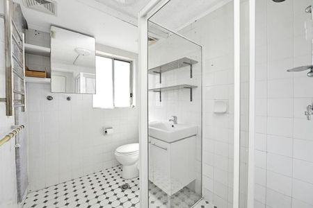 Modern Two Bedroom Unit - Photo 4