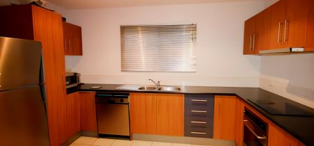 3 Bedroom Townhouse Gray St (1 bathroom + 2 ensuite) - Photo 5