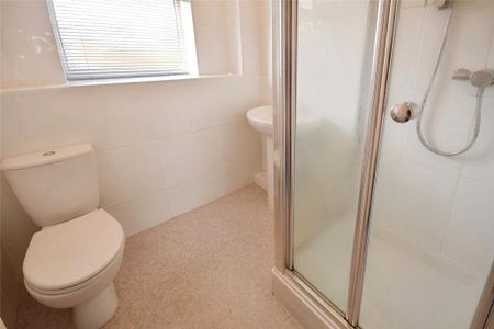 2 bedroom semi-detached house to rent - Photo 3