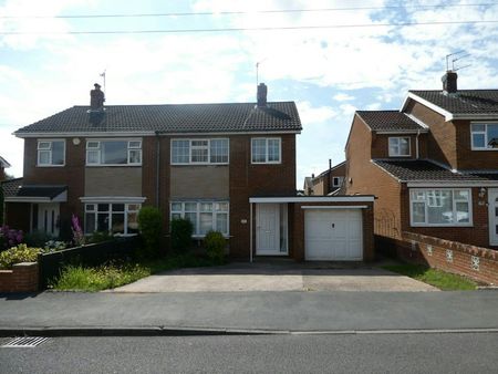 Semi-detached house to rent on - Photo 3