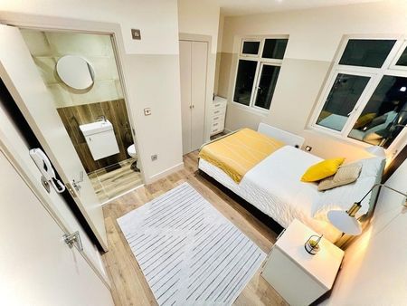 Room in a Shared House, Kingston Road, SW20 - Photo 4