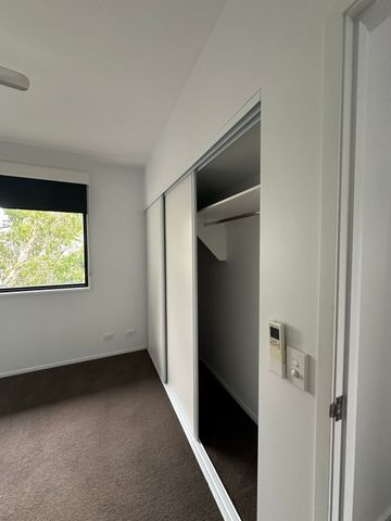 Southport - Photo 2