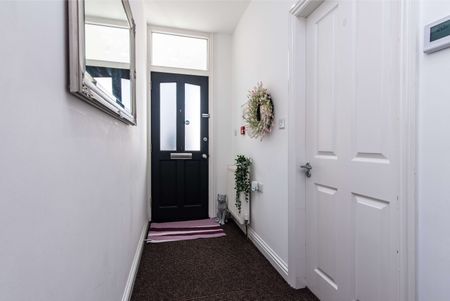 6 Bedroom Student home in Lenton Nottingham! 51 week contract! All bills inc and no fees! Room 3 - Photo 3