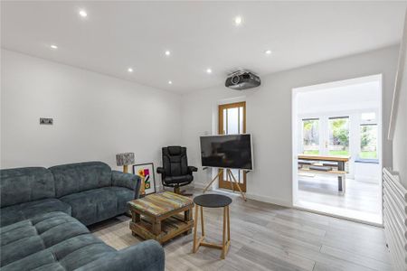 3 bedroom semi-detached house to rent - Photo 2