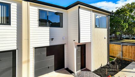 MANGERE NEAR NEW TOWNHOUSE AVAILABLE MID JANUARY 2026 - 3 BEDROOMS MODERN & SPACIOUS LIVING - Photo 5