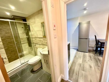 1 bedroom flat to rent - Photo 4