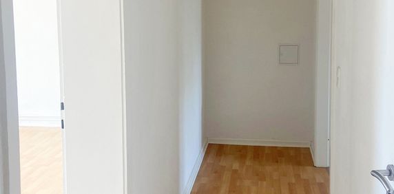 Bald frisch für Sie saniert ! Schöne Wohnung in ruhiger Lage - Photo 2