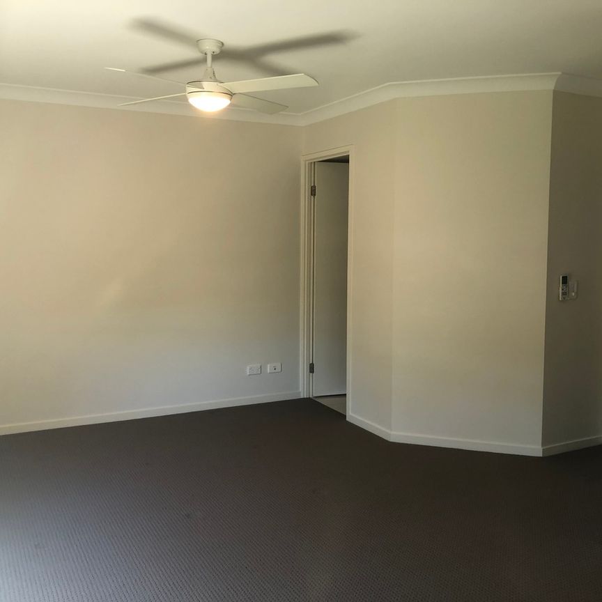 Modern, Centrally Located Townhouse – Available Soon! - Photo 1