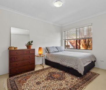 Strictly 2 Month Lease Only. Quiet and Convenient 2 Bedroom Apartme... - Photo 2