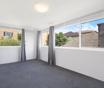 OVERSIZED CHARACTER FILLED RESIDENCE IN WALK TO EVERYTHING LOCATION - Photo 2