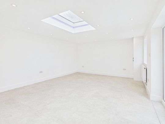 4 bedroom bungalow to rent - Photo 1