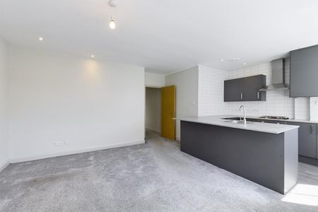 2 bedroom Flat To Let - Photo 5
