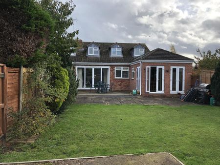 3 bedroom semi-detached house to rent - Photo 5