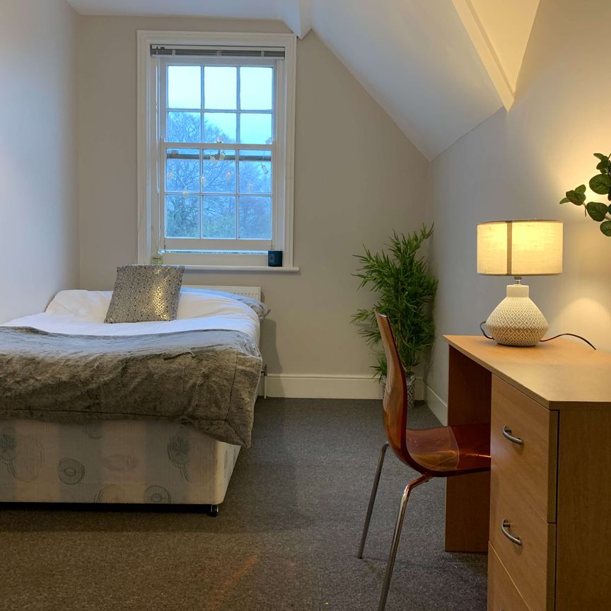 Convenient House Share near Preston Room 1 - Photo 1