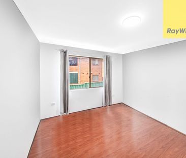 Convenient Pendle Hill Location, Minutes to Shops & Station!! - Photo 1