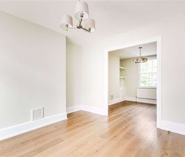 This charming period house is a contemporary family home set over 3... - Photo 2