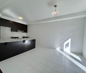 Detached Home For Lease | E8124228 - Photo 2