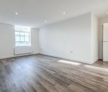 16 Market Place, Hertford - Photo 1