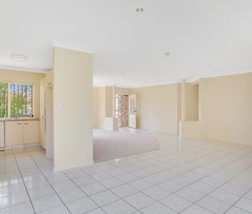 Well-kept 3 bedroom home in a great location - Photo 3