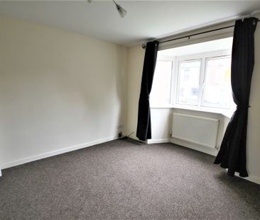 2 bedroom mid terrace to let - Photo 1