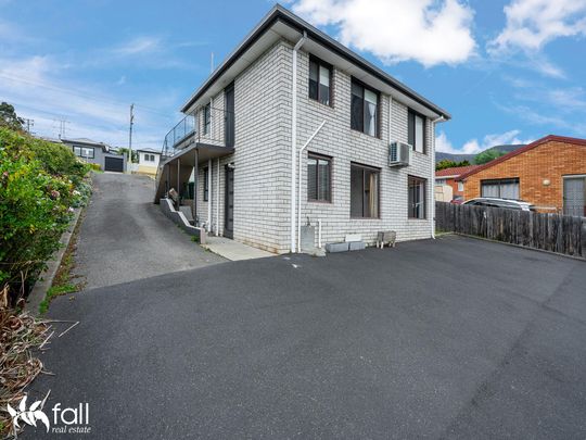 Conveniently located and well maintained - Photo 1