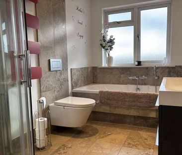 Mead Close, SL7 - Photo 5