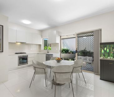 Spacious Townhouse in Central Location - Photo 2