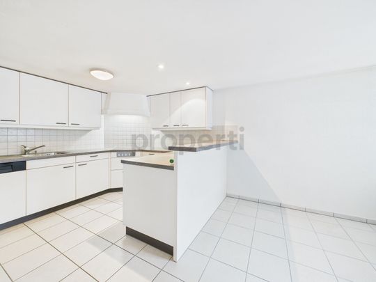 Generous 3-room apartment with historic charm in the heart of Willisau - Photo 1