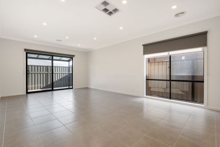 Low Maintenance Family Home - Photo 2