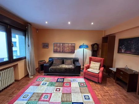Oviedo - Photo 4