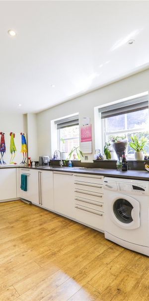 Upper Broadmoor Road, Crowthorne Upper Broadmoor Road, Crowthorne - Photo 2