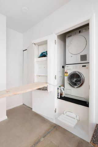Fully Furnished - Industrial Style City Residence - Photo 5