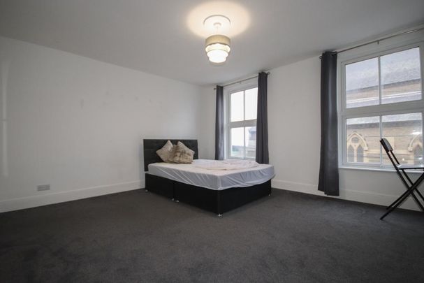 1 bedroom in a house share to rent - Photo 1