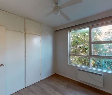 Conveniently close to transport!!! - Photo 2