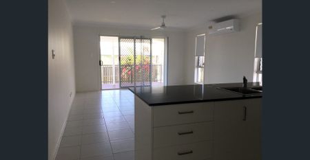 Beautiful Family Home with Decent Size Yard - Fully Fenced! - Photo 4