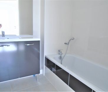 Location Appartement 2 pièces 44m² LE CANNET DES MAURES 83340 - Photo 4