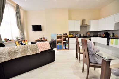 1 bedroom Flat in Aire Street, Leeds - Photo 2