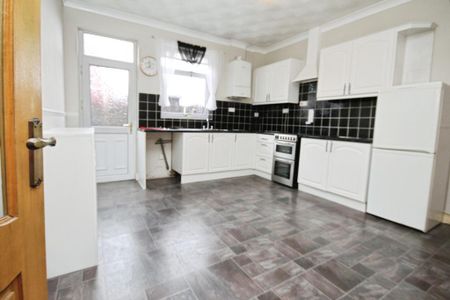 3 bedroom terraced house to rent - Photo 2