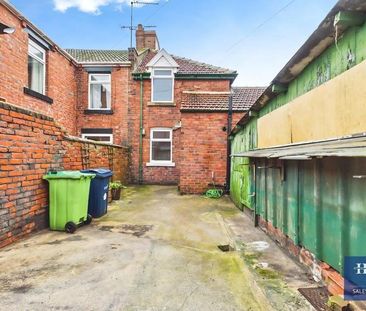 2 bedroom semi-detached house to rent - Photo 6