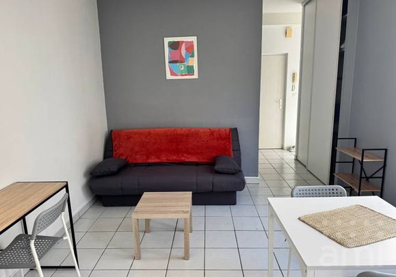 Appartement Niort Studio meublé 27 m2 - Photo 1