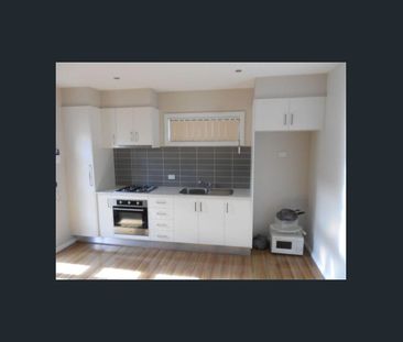 Townhouse in a great location of Broadmeadows. - Photo 2