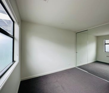 Magnificently Modern Lifestyle Living - Photo 3