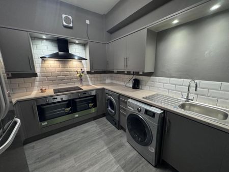 1 bedroom in a flat share to rent - Photo 3