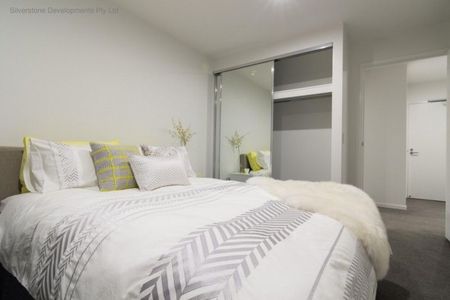 Spacious 2-Bedroom Apartment with Two Car Spaces and River Walkways - Available Early October - Photo 2