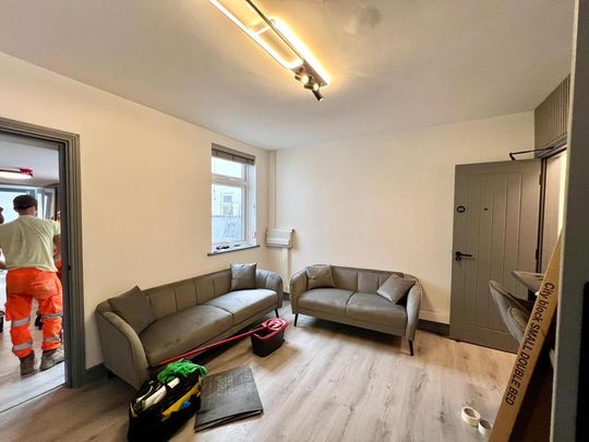 6 bedroom terraced house to rent - Photo 1