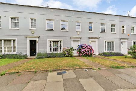 A beautifully presented three bedroom house with large west facing garden in a fantastic Islington location just moments from Highbury & Islington station. - Photo 4