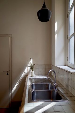 MEUBLé - Versailles Saint Louis - Place de la Cathédrale 4 pièces 3 Chambres - Photo 4