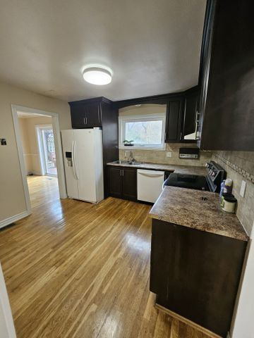 For Lease - 730 Sheppard Avenue Unit# Main & 2nd Level, Pickering, Ontario - Photo 4