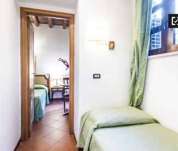 rome, Lazio 00187 - Photo 2