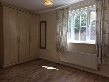 2 bedroom ground floor flat to rent - Photo 4